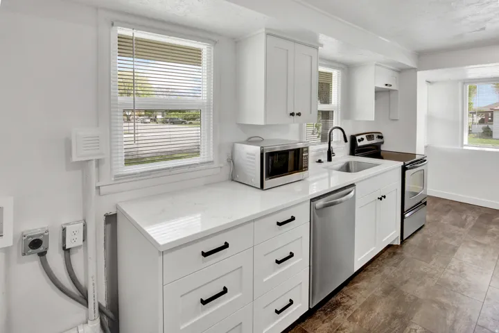 Apt 1 Kitchen