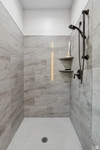 Full bath featuring tiled shower