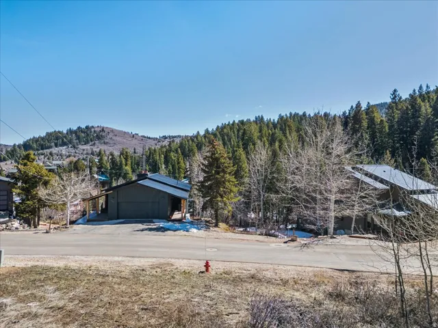 390 Woodland Dr, Summit Park, Utah 84098