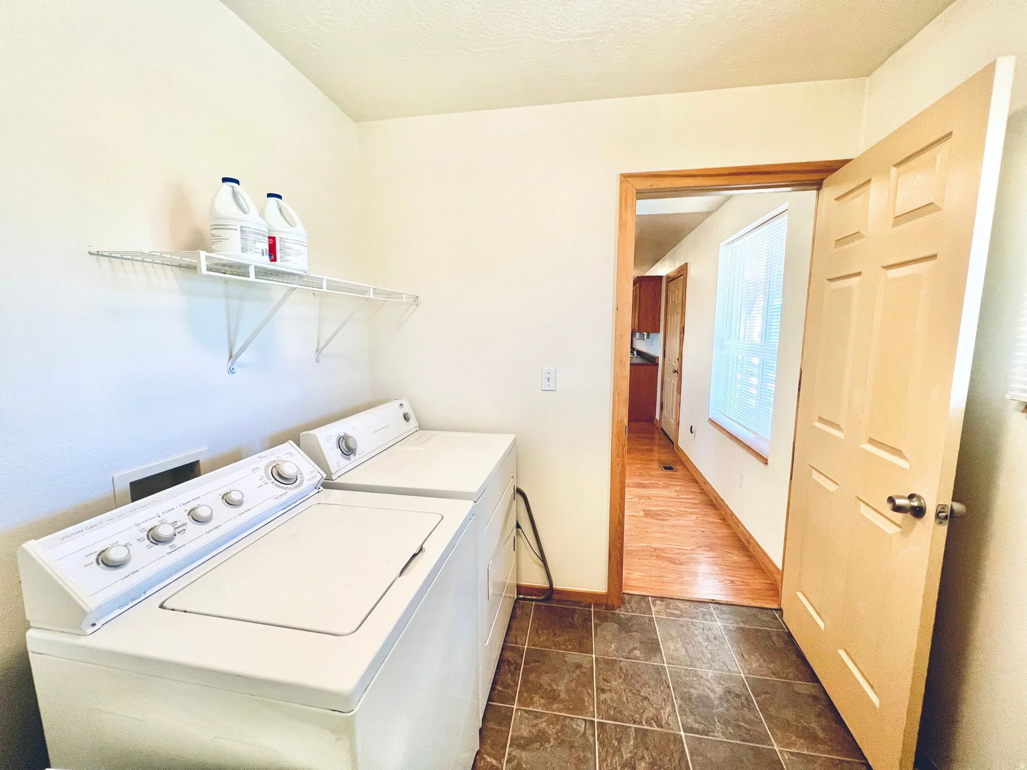 Laundry room with baseboards and washing machine and clothes dryer