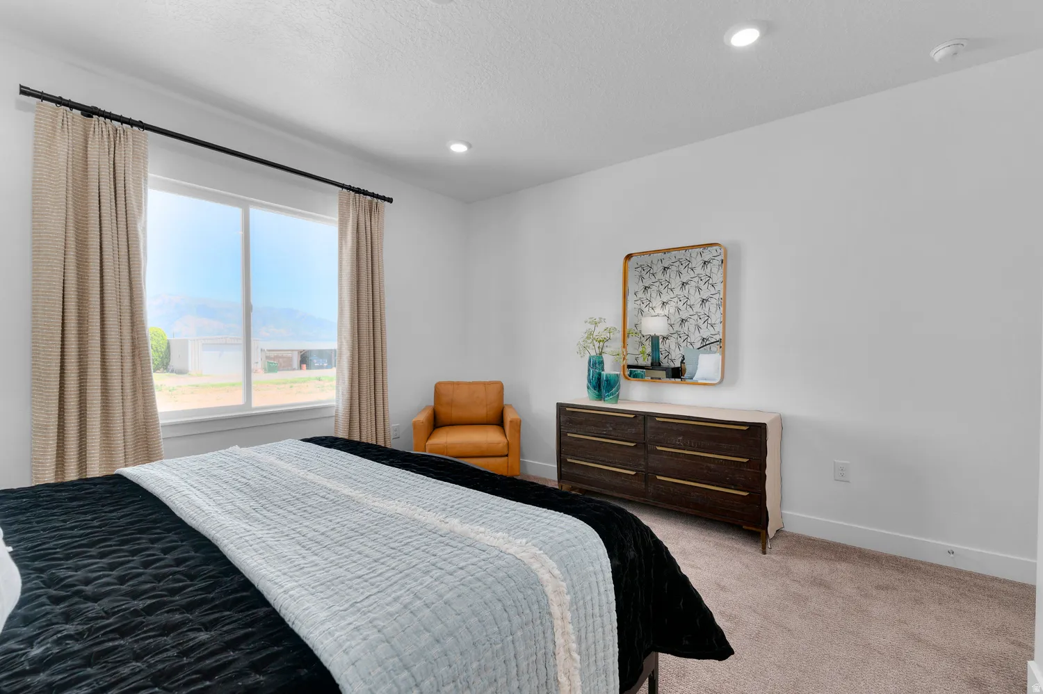Picture of Model Harmony, not of current listing