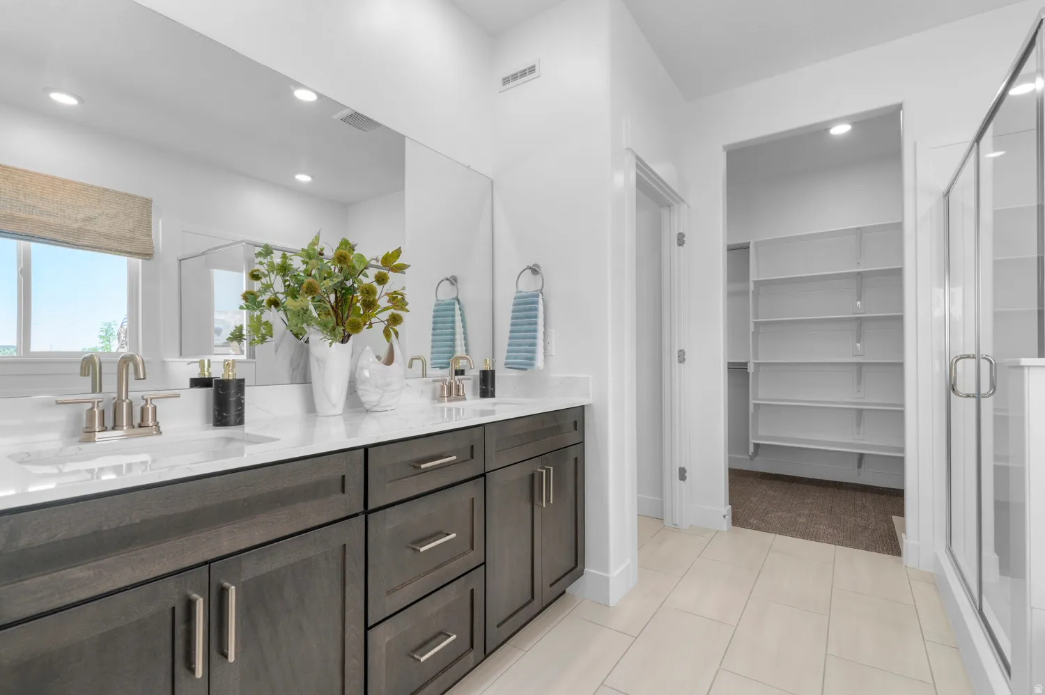 Picture of Model Harmony, not of current listing