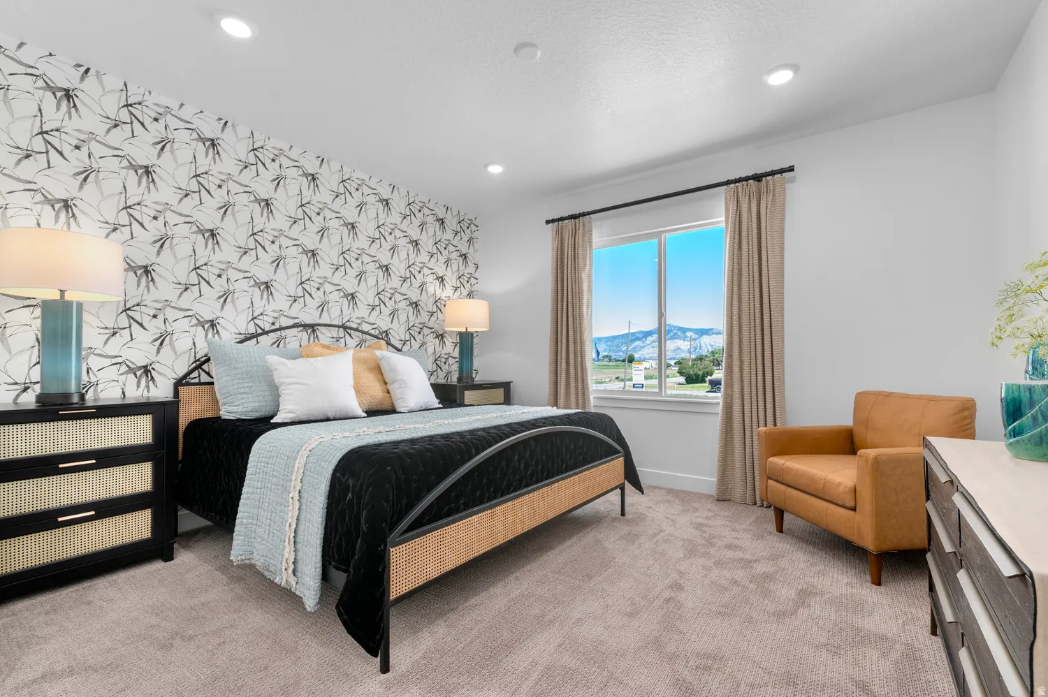 Picture of Model Harmony, not of current listing