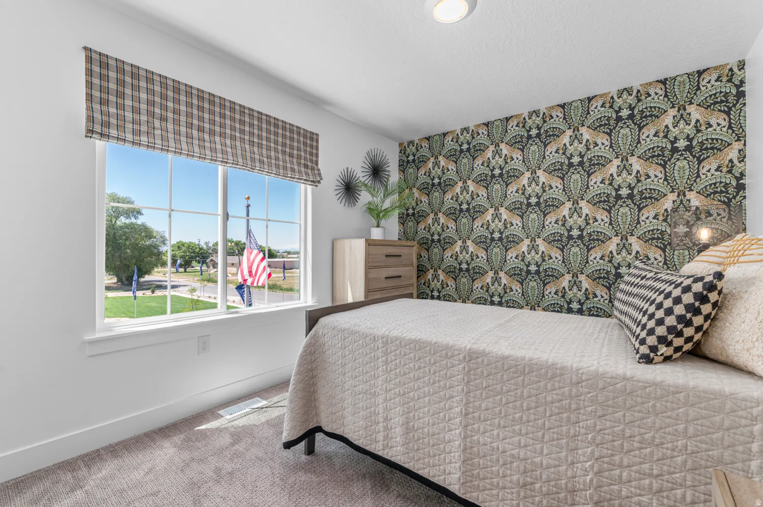 Picture of Model Harmony, not of current listing