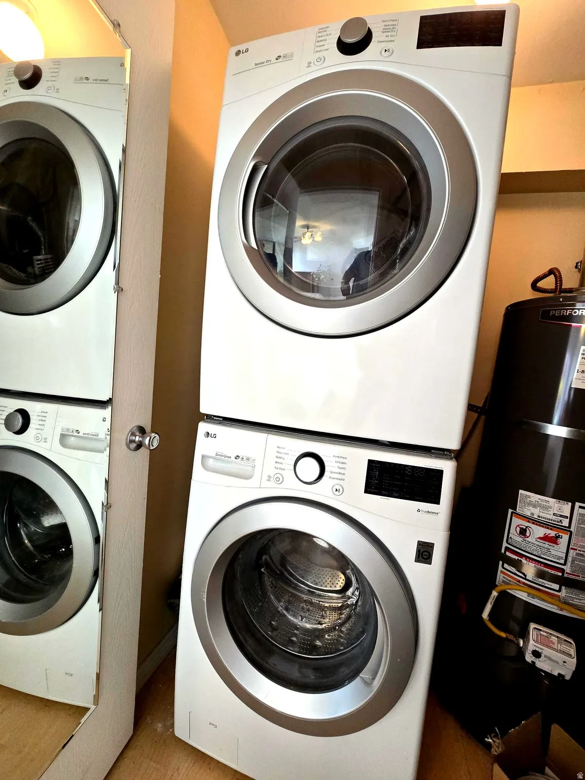 Full-sized stack washer & Dryer can be included.