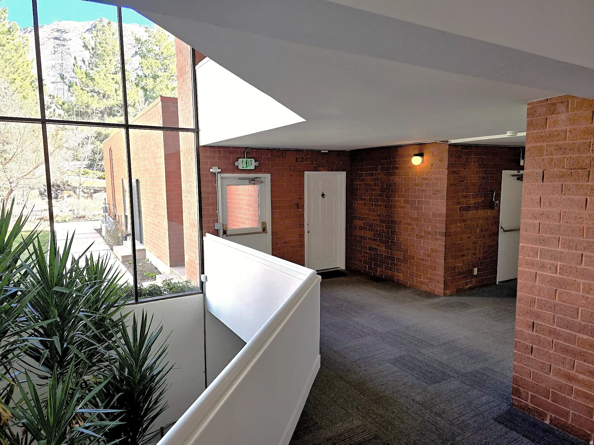Front doorway to condo from common hallway.