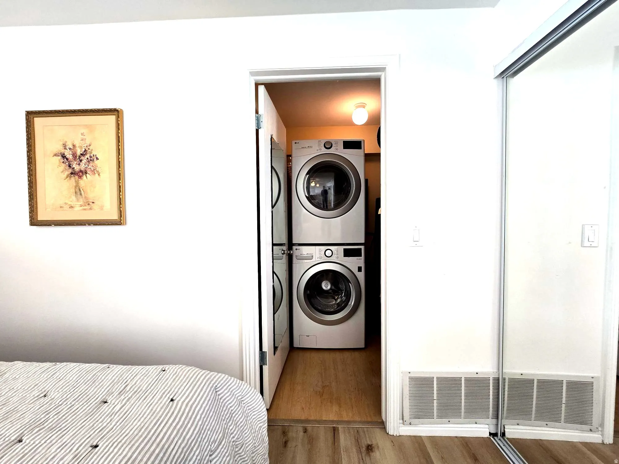 Full-sized stack washer & Dryer can be included.