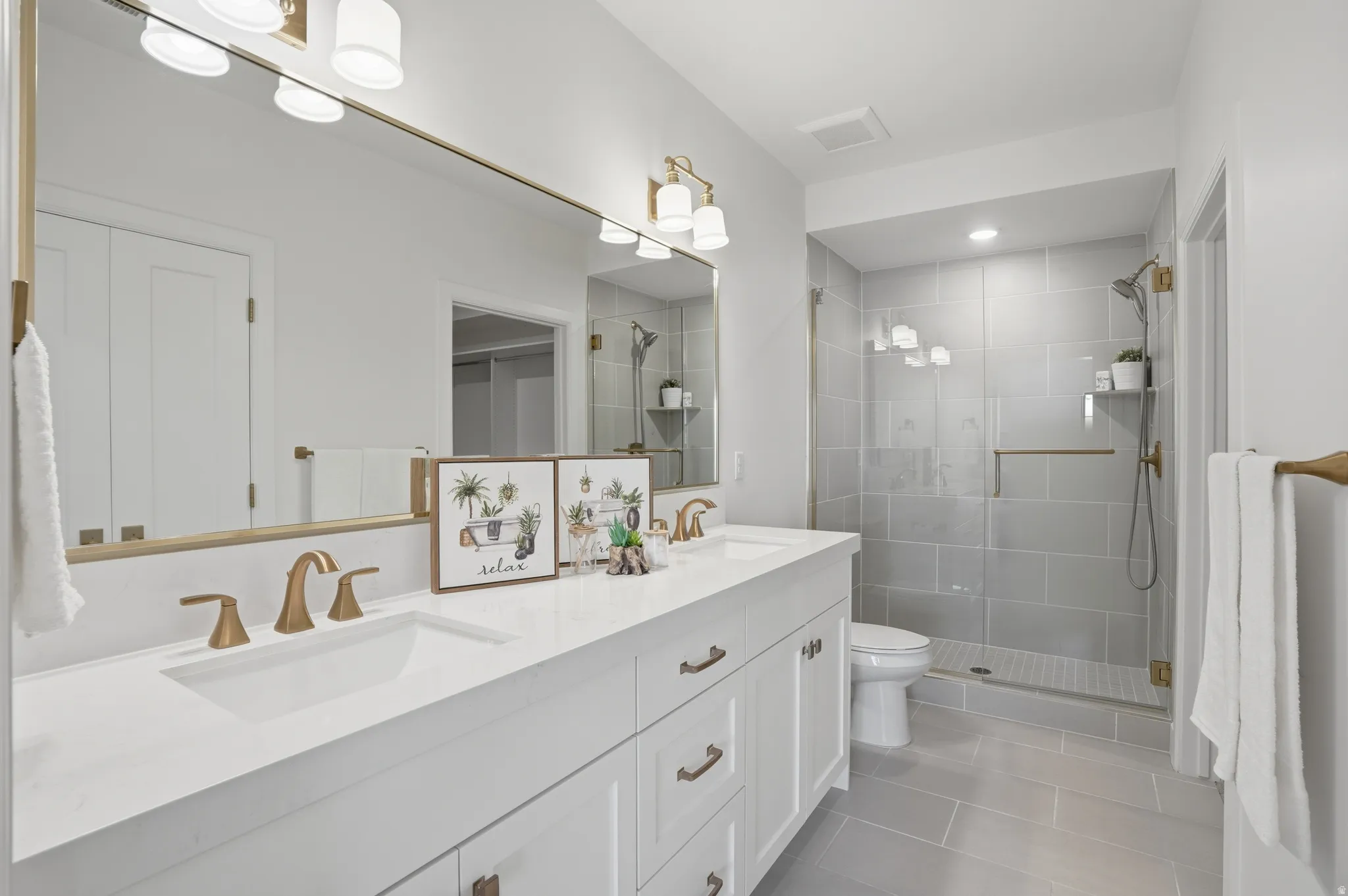 Second bedroom ensuite bathroom