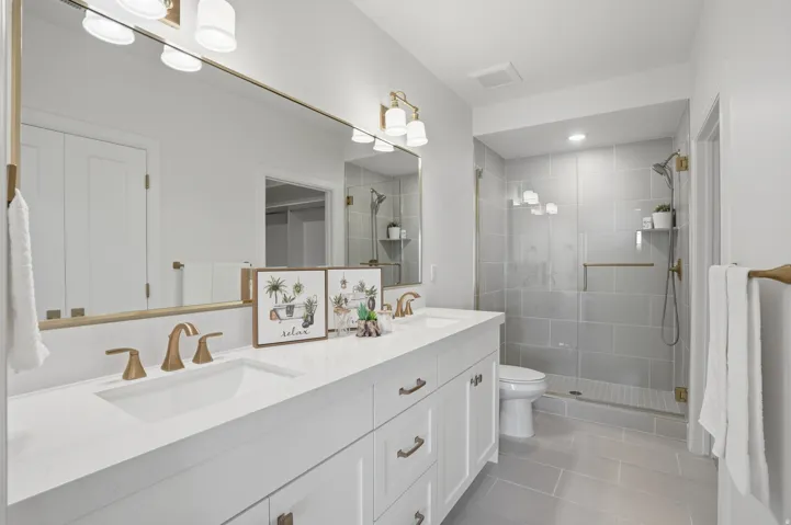 Second bedroom ensuite bathroom