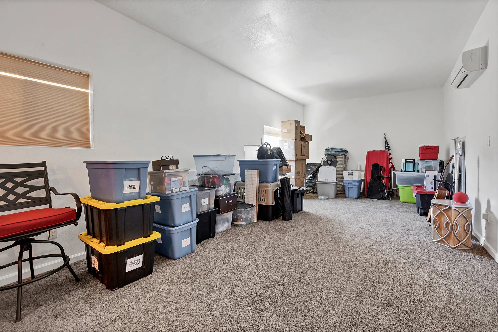 Miscellaneous room featuring carpet and baseboards