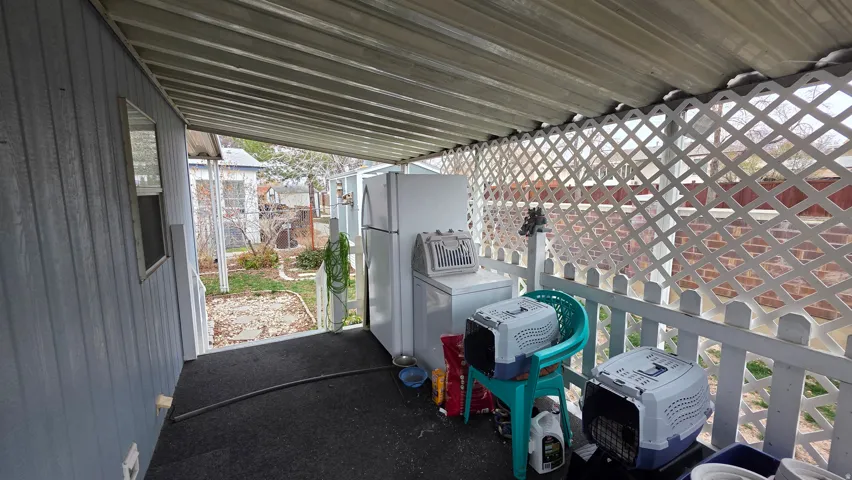 View of patio / terrace with independent washer and dryer