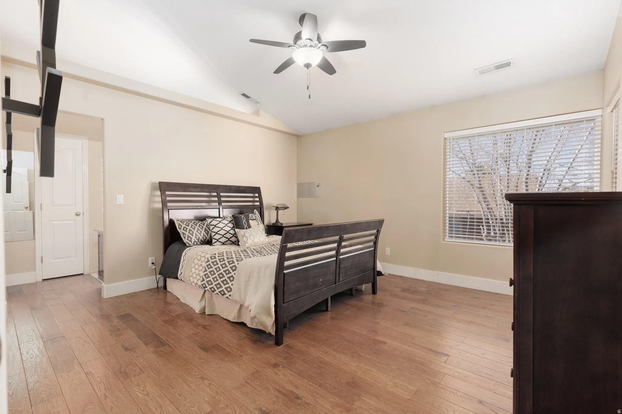 Spacious Primary Room