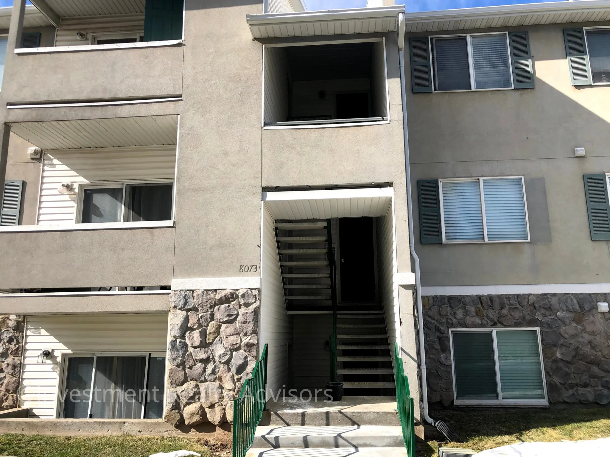 View of apartment building / complex
