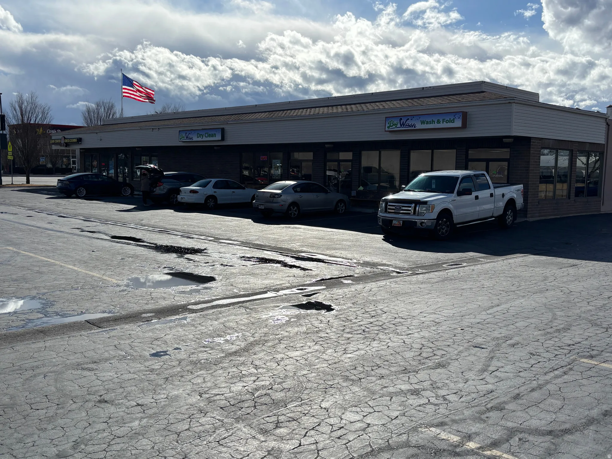 View of commercial location with uncovered parking