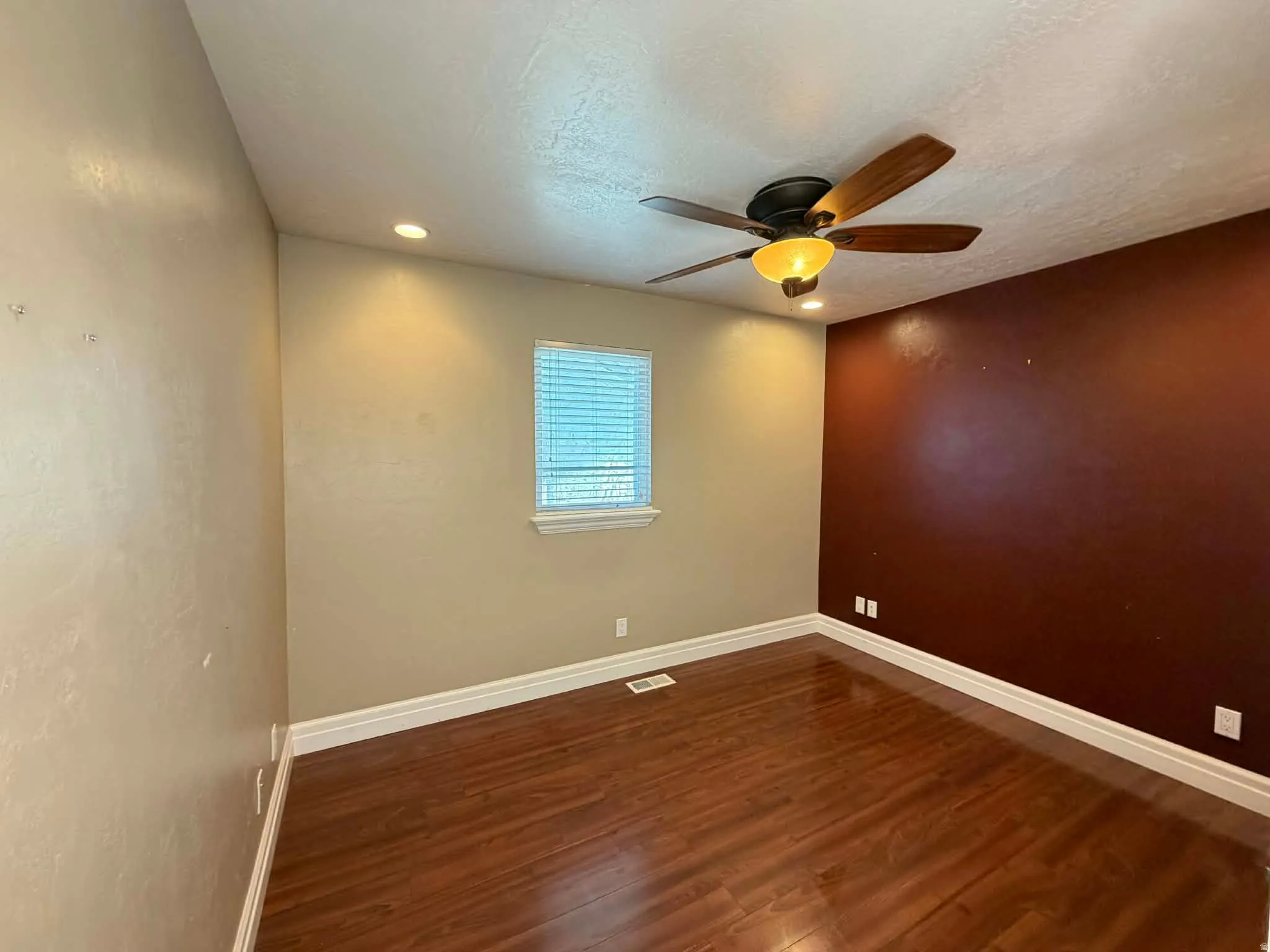 Unfurnished room with dark wood finished floors, a ceiling fan, recessed lighting, and a textured ceiling