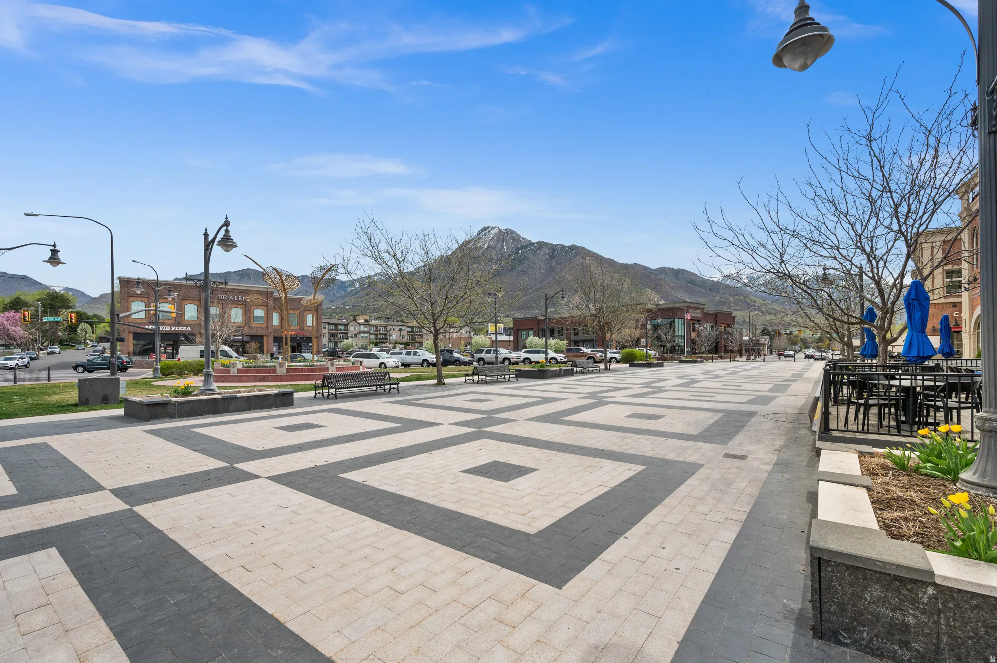 View of home's community with a mountain view