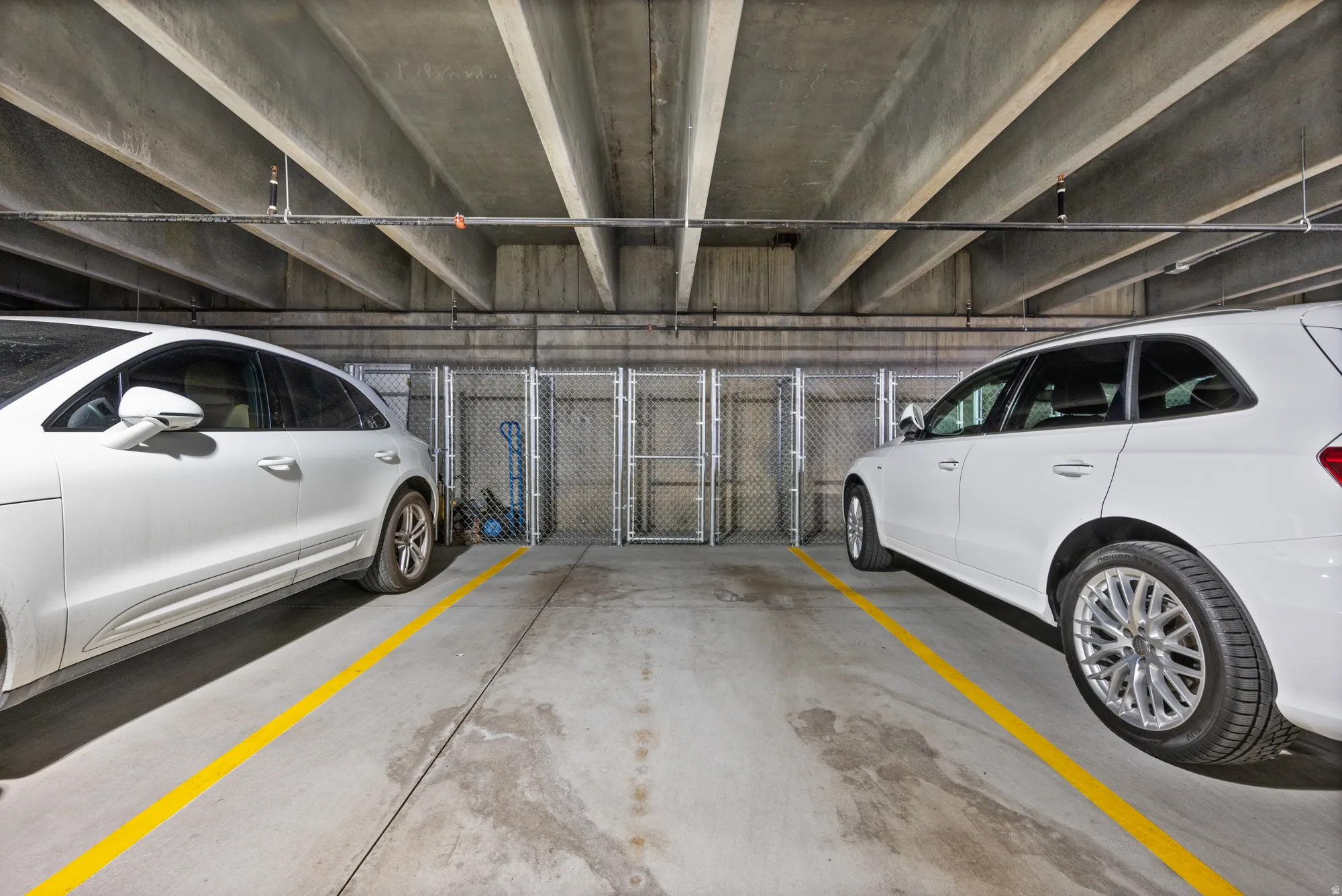 Garage with a parking garage