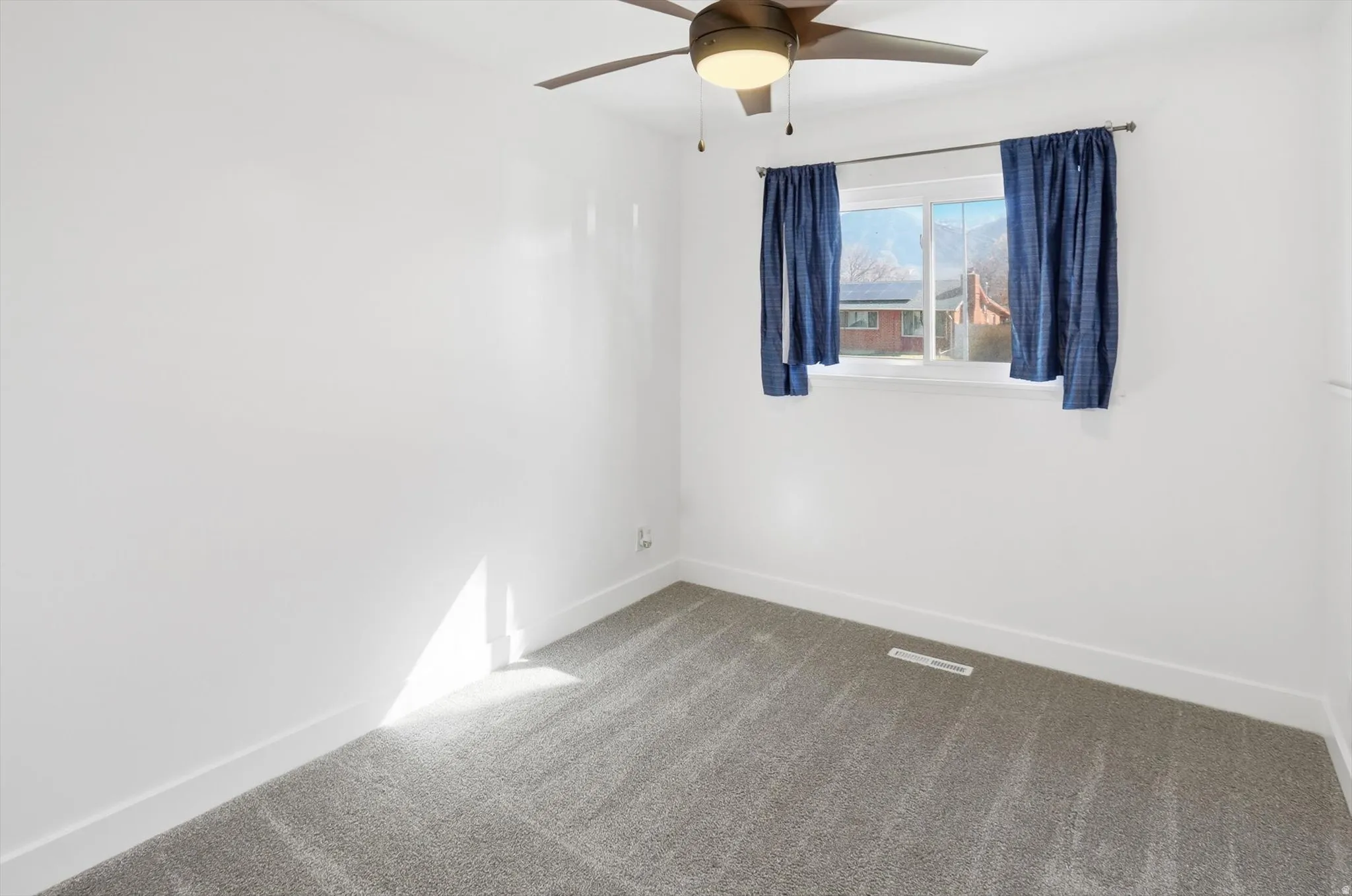 Unfurnished room with carpet floors and ceiling fan