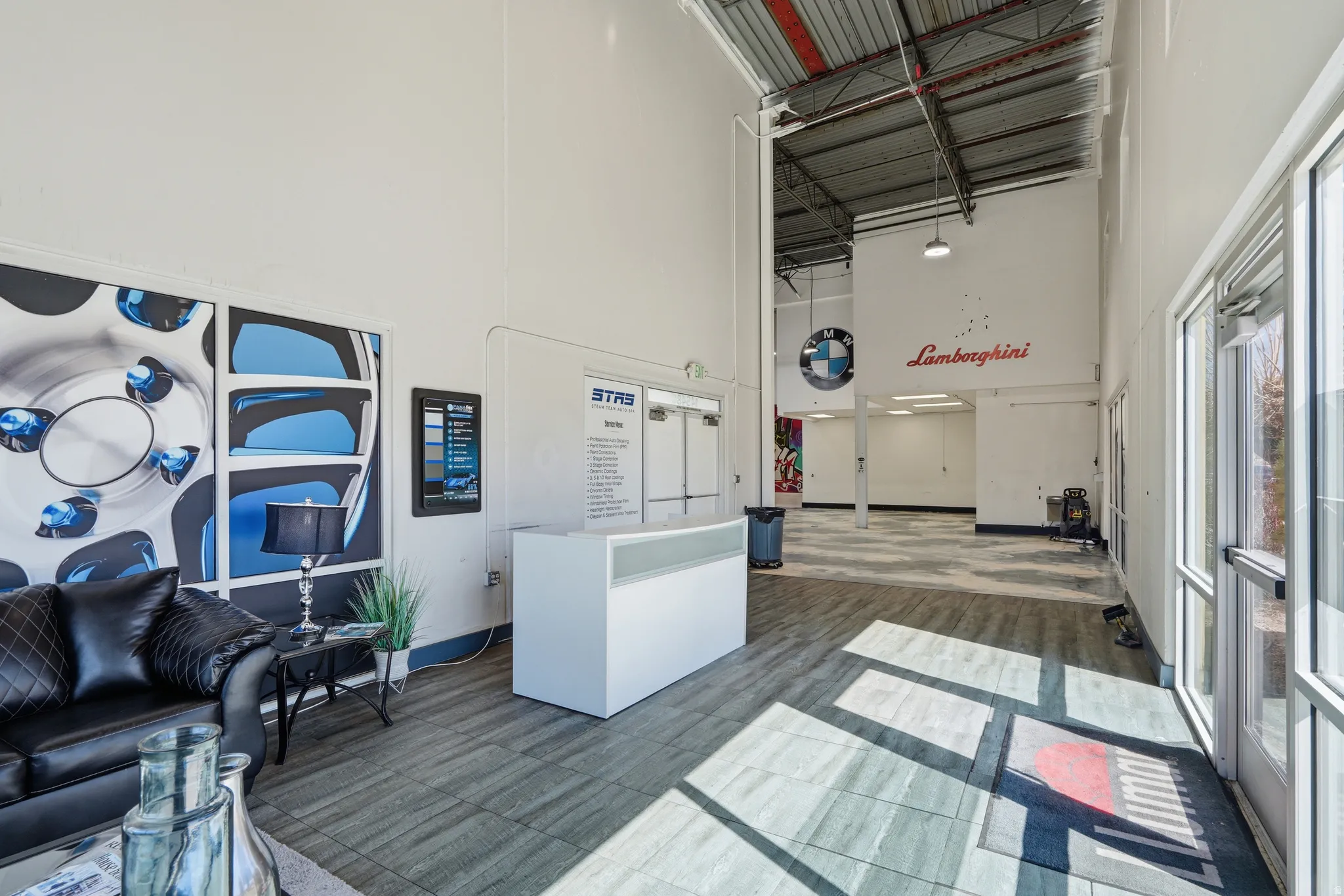 Building lobby with a high ceiling