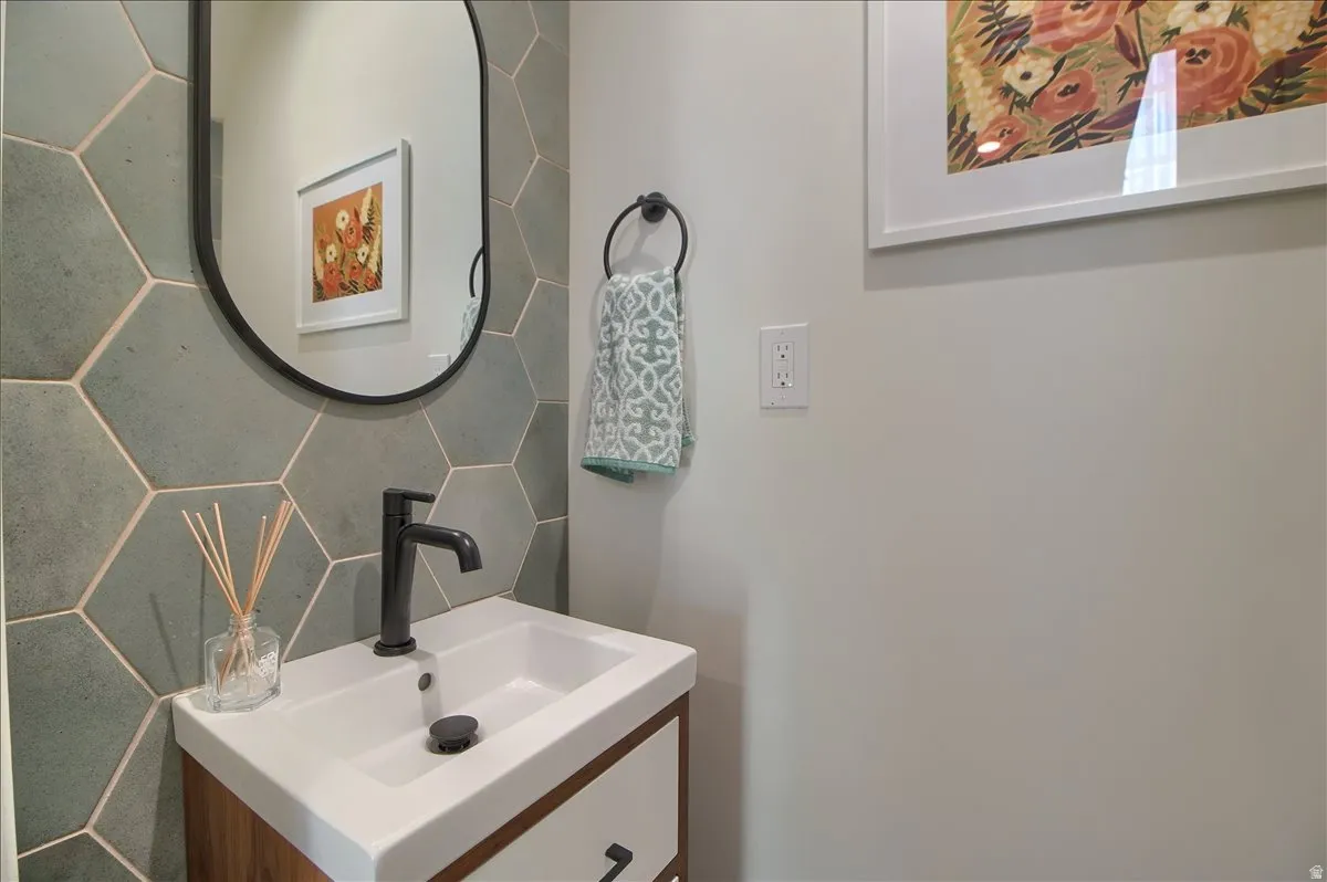 1/2 bath