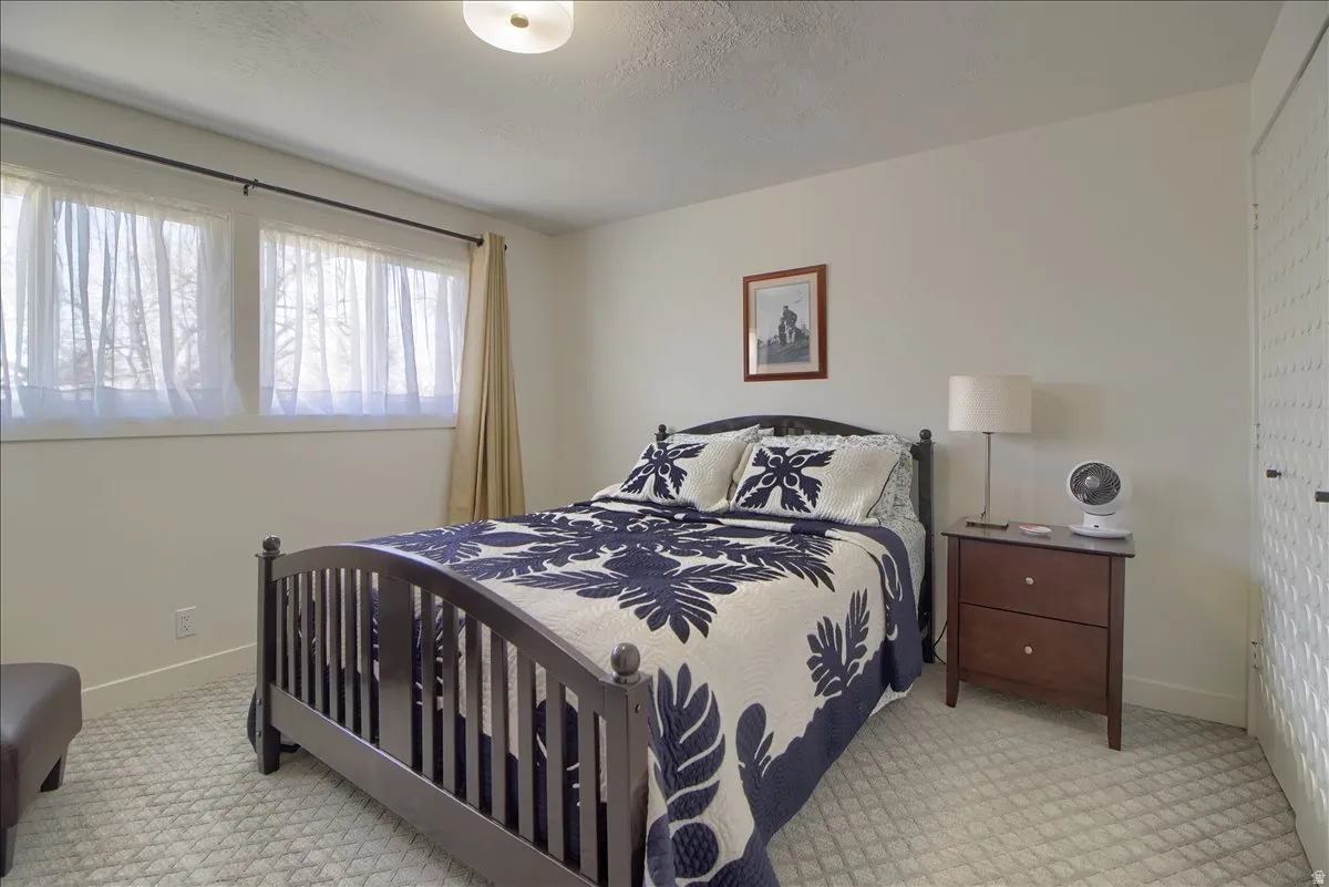 Second bedroom.