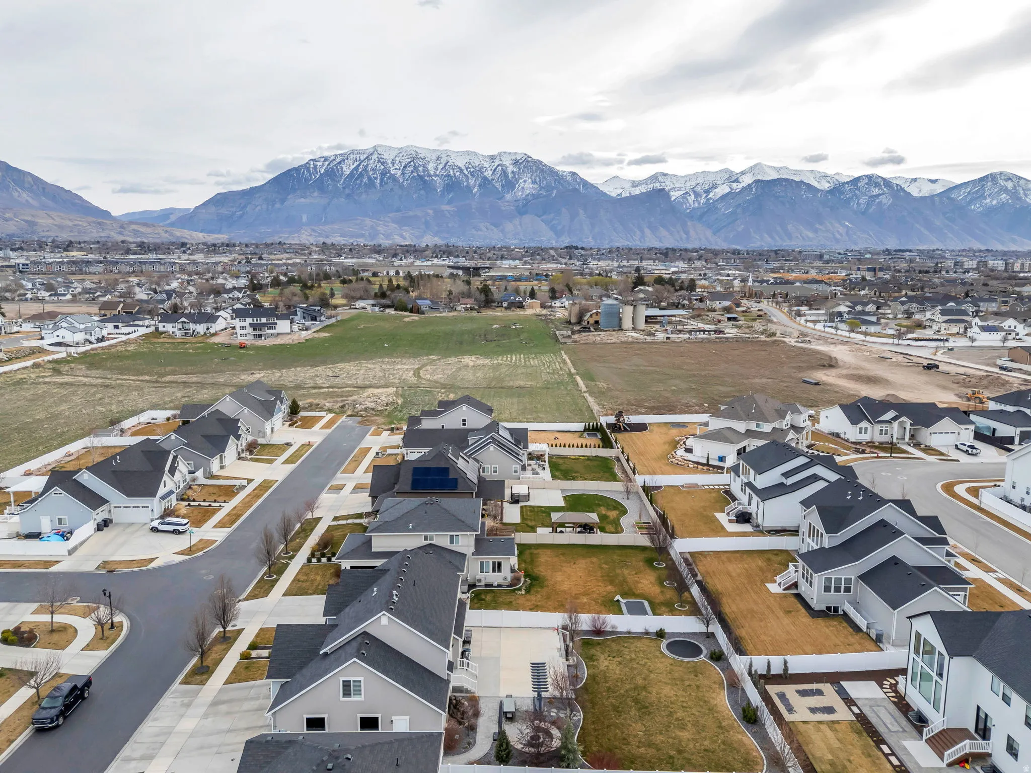 Aerial view of residential area featuring a mountain backdrop