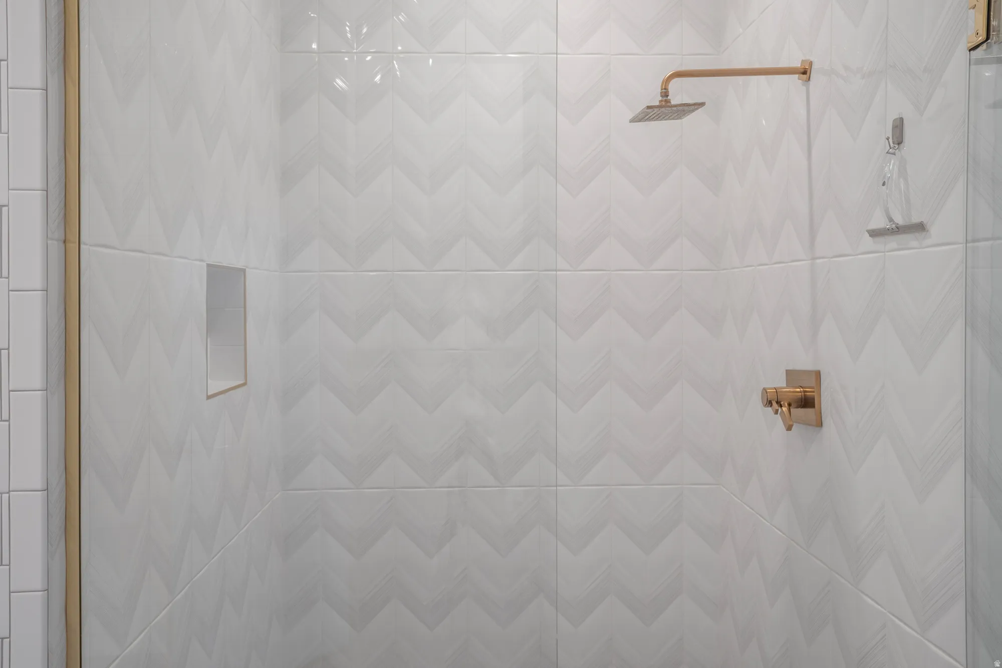 Bathroom featuring tiled shower