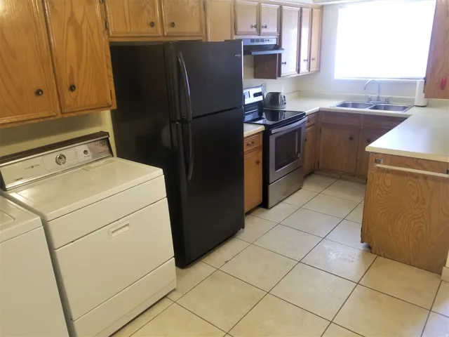 Daylight kitchen, basement unit