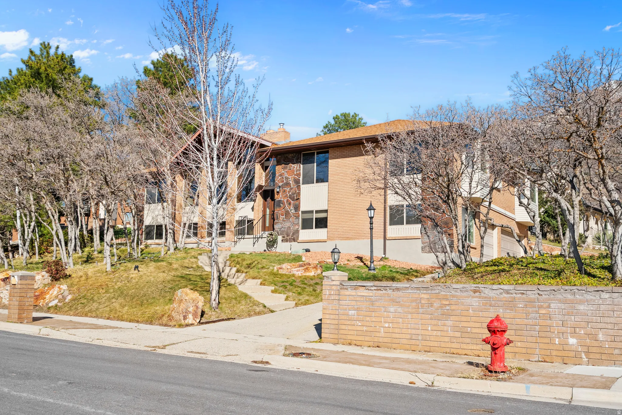 View of apartment building / complex