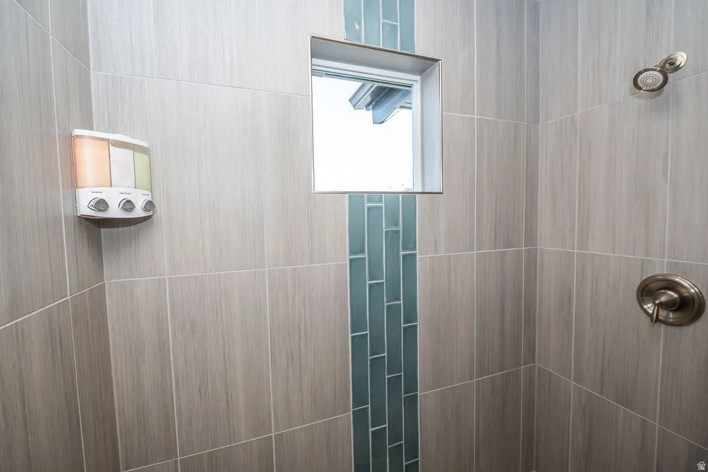 Full bath featuring a tile shower