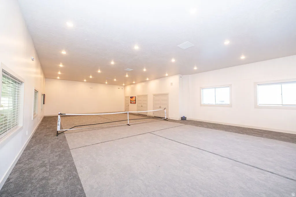 Miscellaneous room featuring carpet flooring and recessed lighting