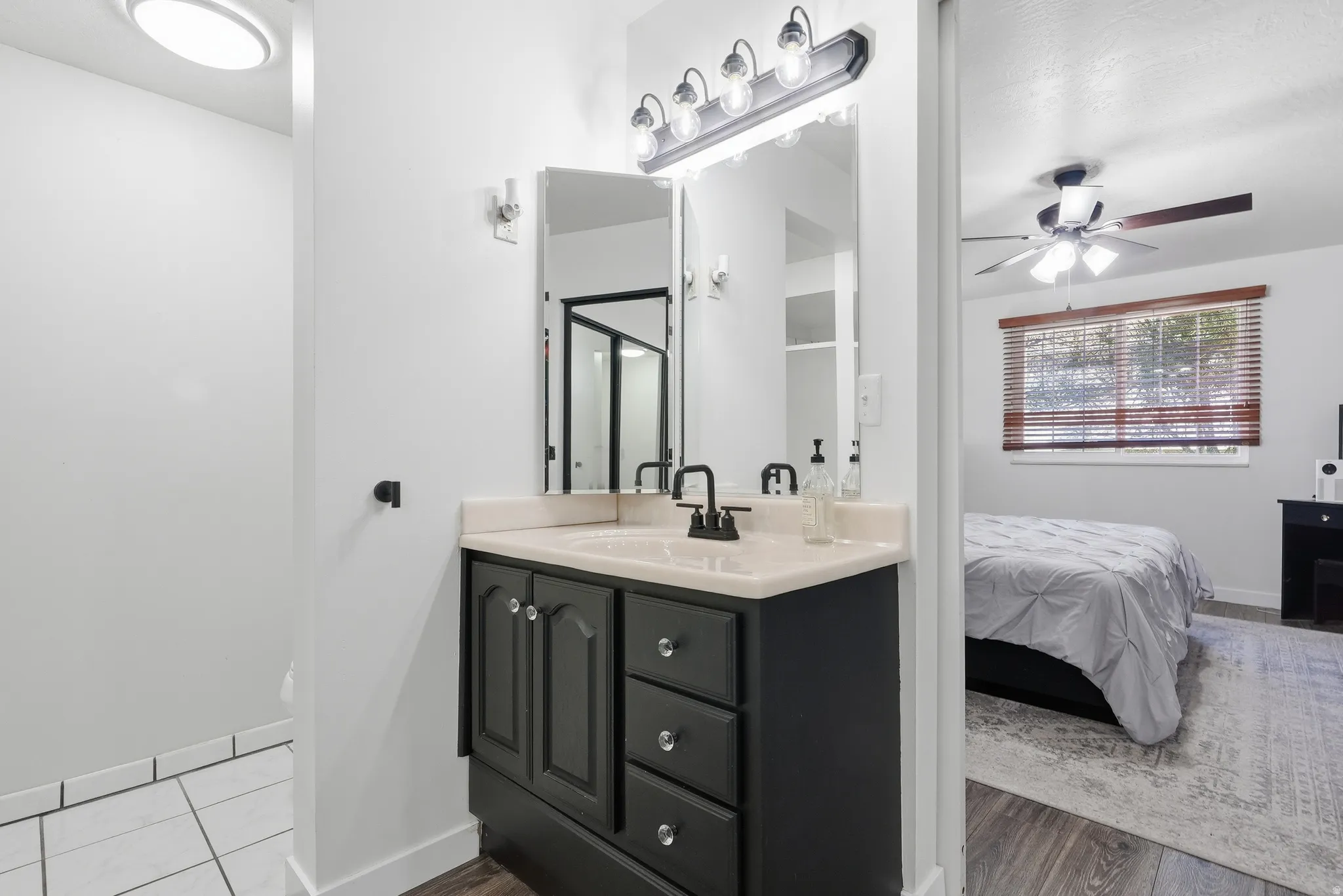 Ensuite bathroom with vanity.