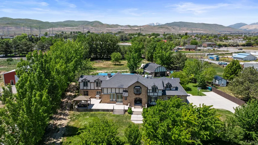 View from above of property featuring a mountainous background