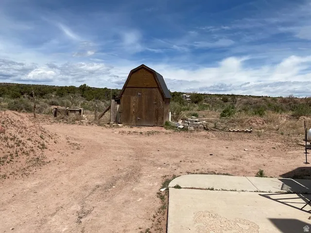 View of barn with a shed and a view of rural / pastoral area