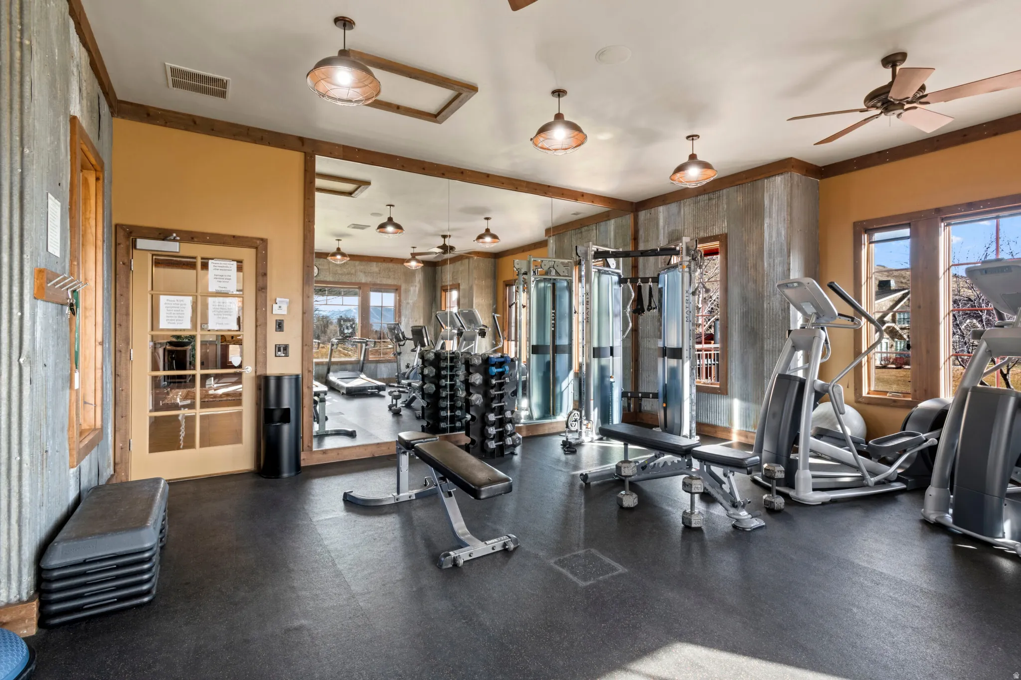 Another view of the workout room.