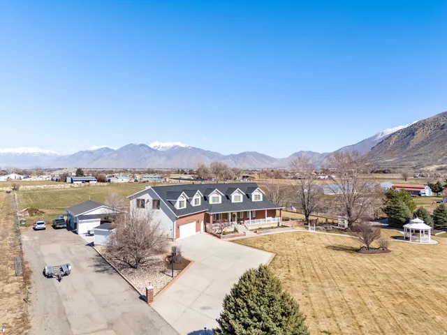 View of front of property featuring driveway and a mountain view