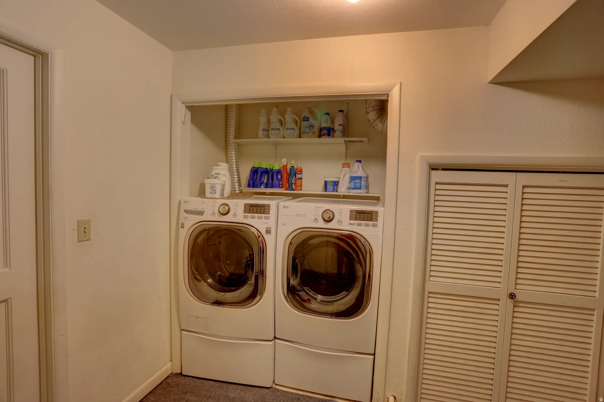 Laundry area featuring carpet floors and independent washer and dryer