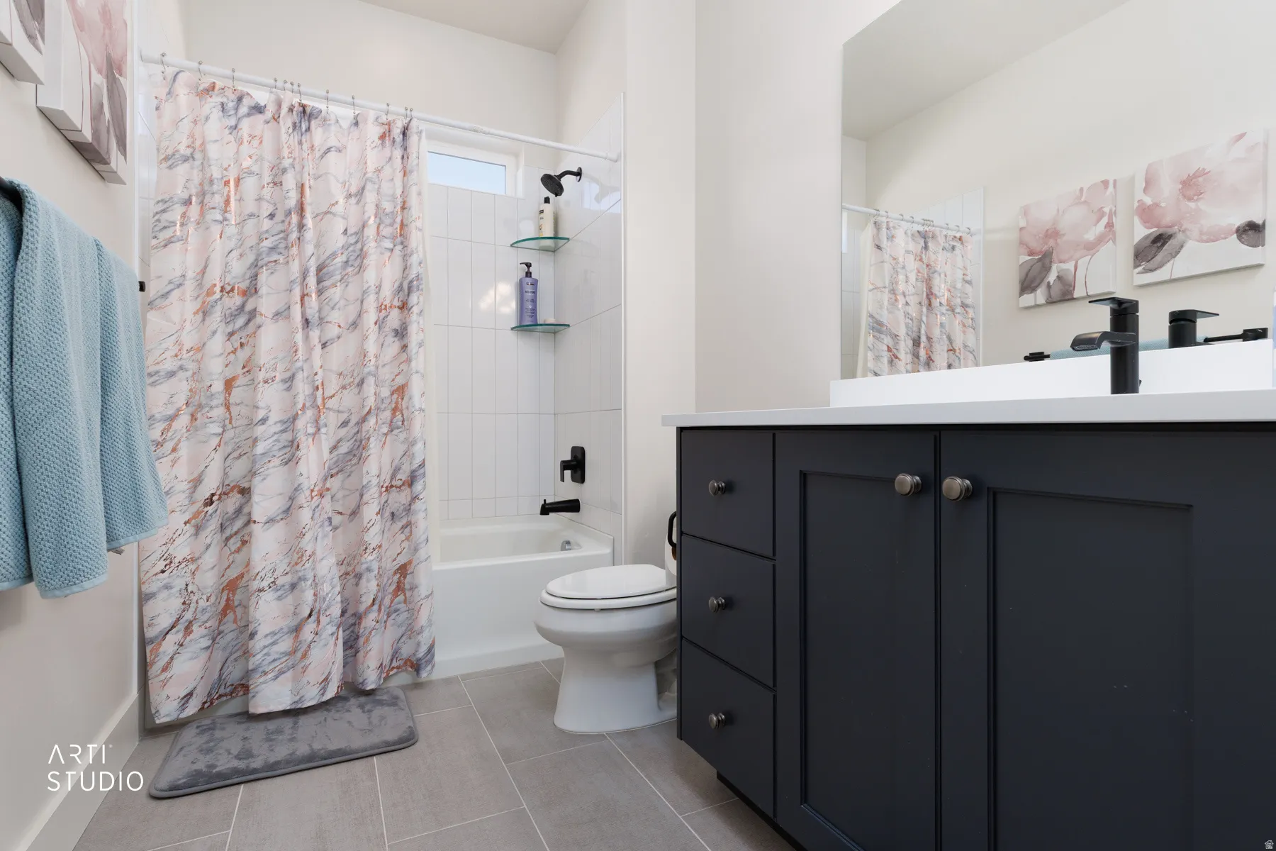 Second Level Full Bath