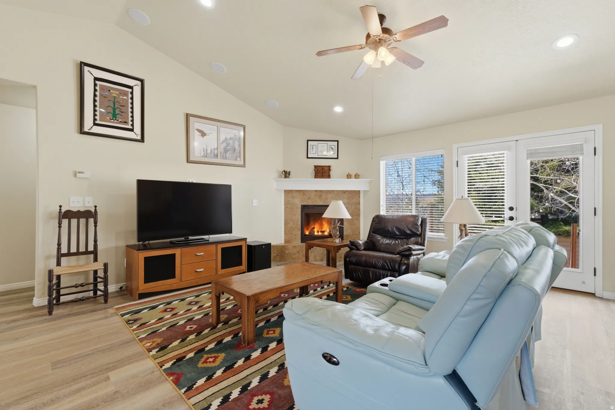 Vaulted ceiling Great Room LVP flooring gas fireplace, patio doors w/ blinds