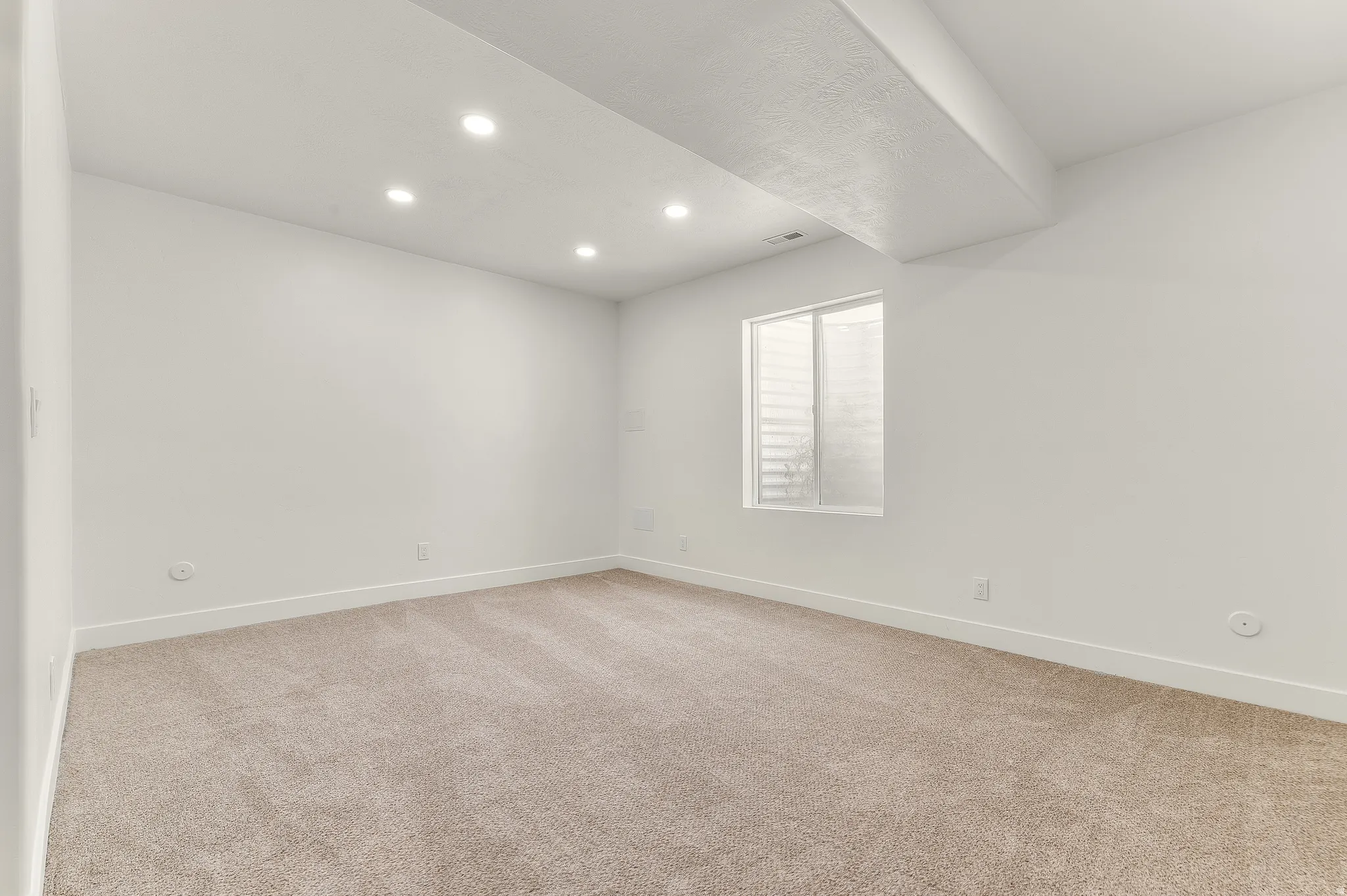 Unfurnished room with light carpet and recessed lighting