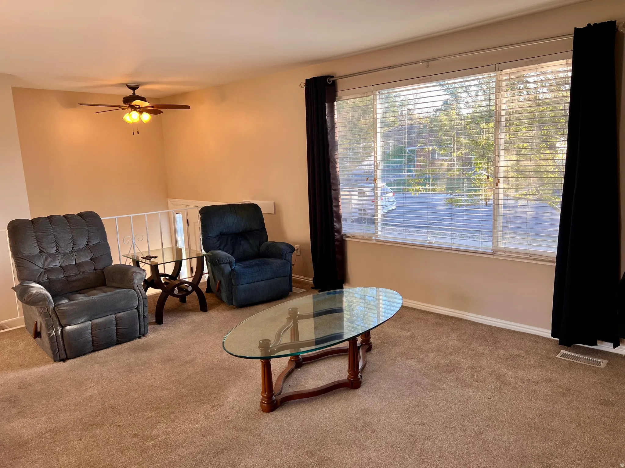 Sitting room with carpet flooring and ceiling fan