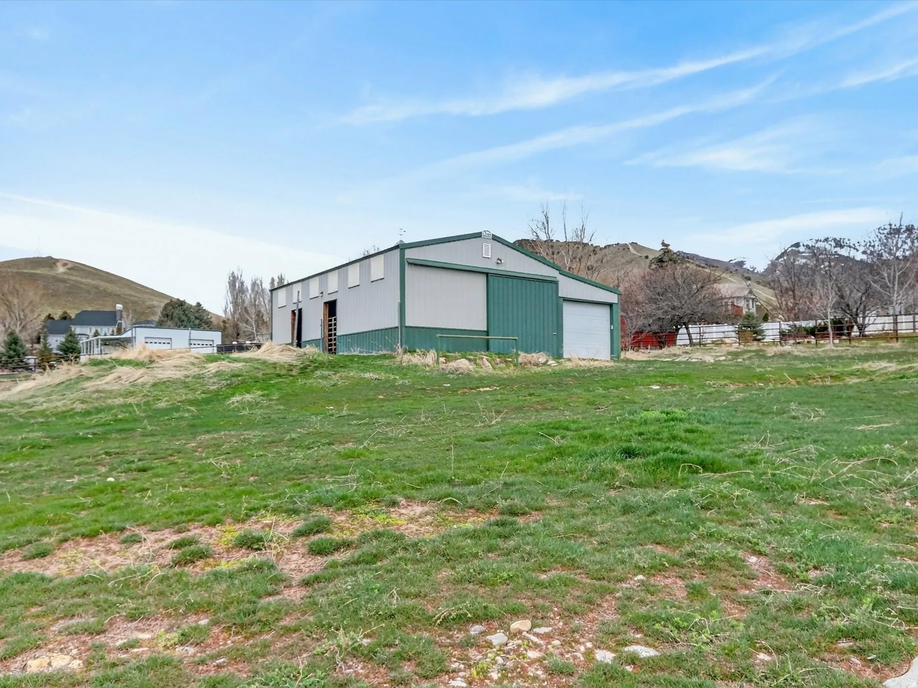 View of yard featuring a mountain view, an outbuilding, and a detached garage