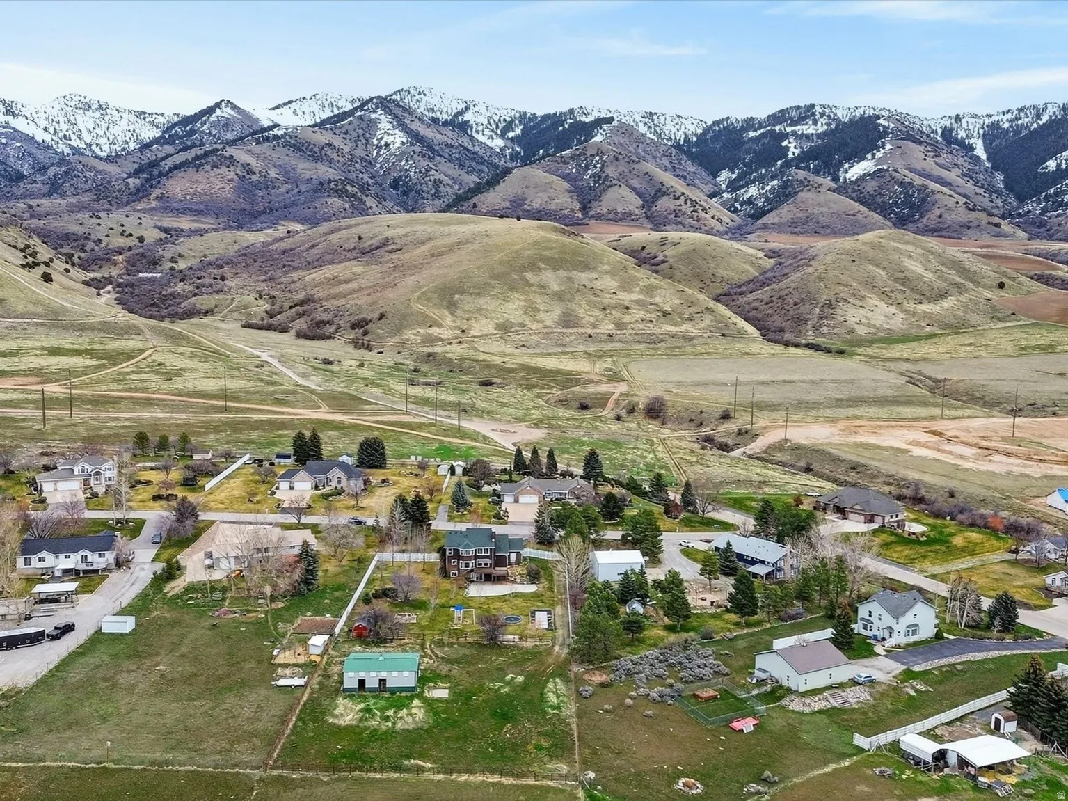 Aerial view of residential area featuring a mountainous background