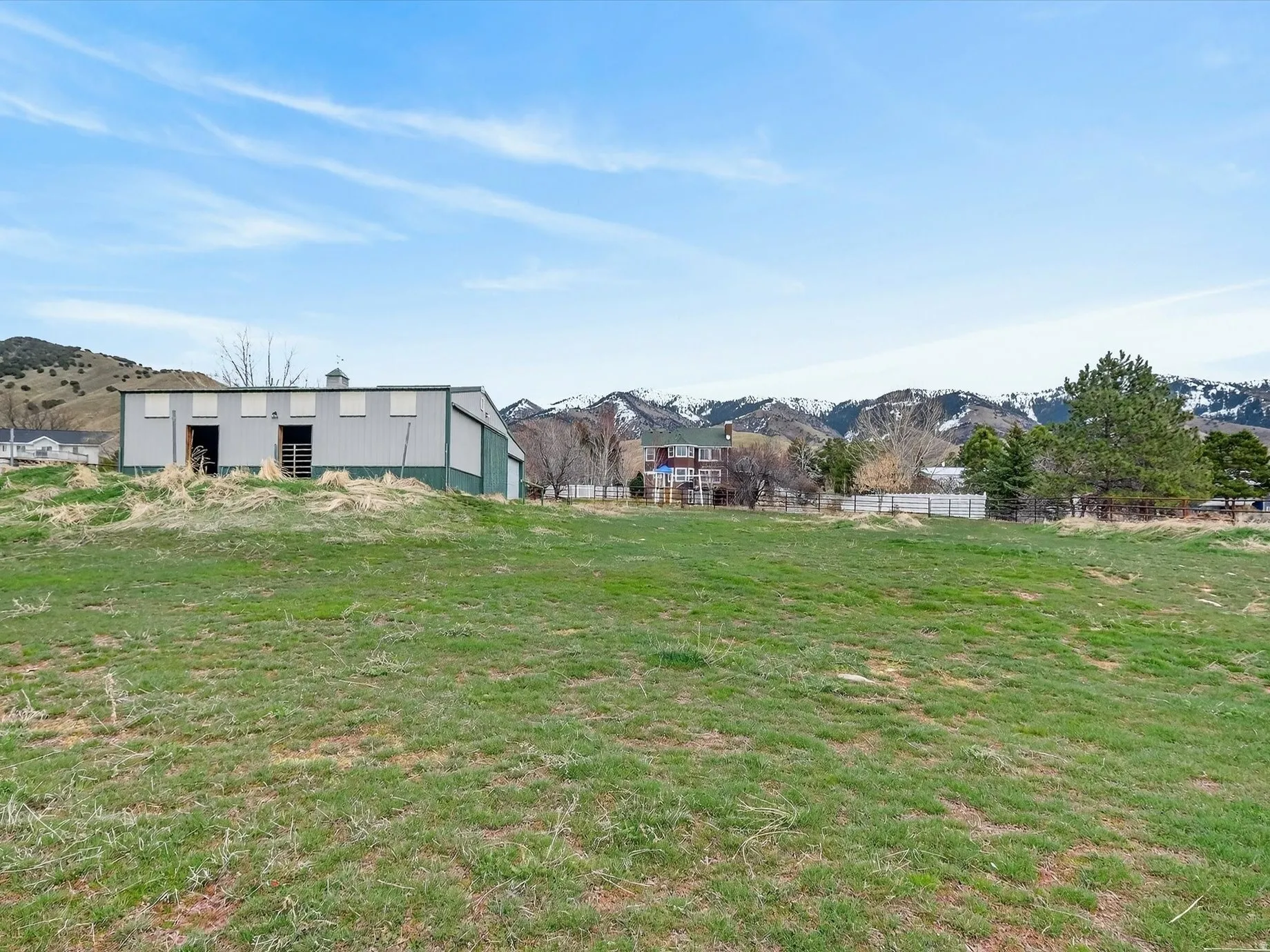 View of yard featuring a mountain view, an outdoor structure, and an outbuilding