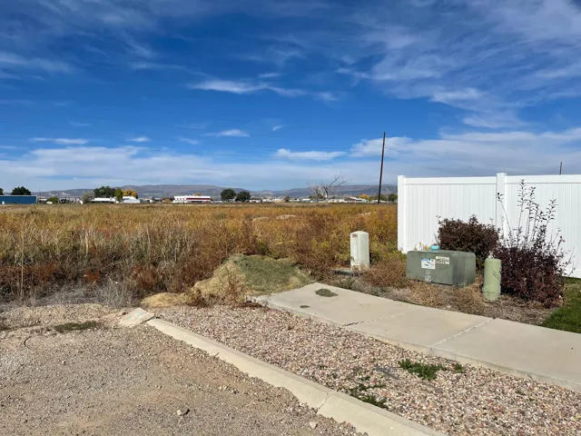 View of yard featuring a mountain view