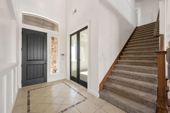 Entrance foyer with a high ceiling and inlaid floor details