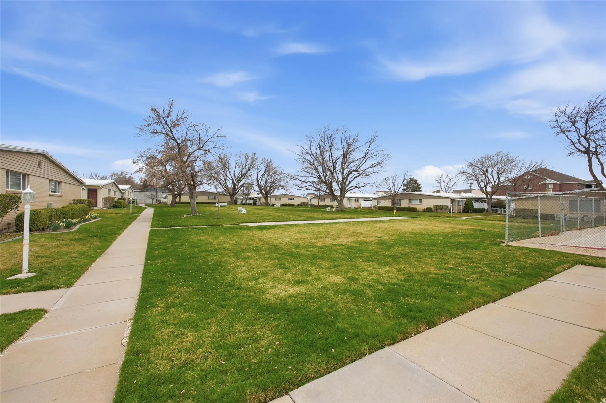 View of home's community with a residential view
