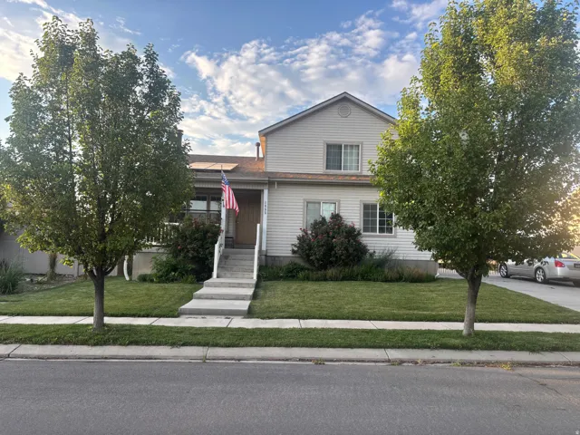 Home also come with a 31x20 additional garage!