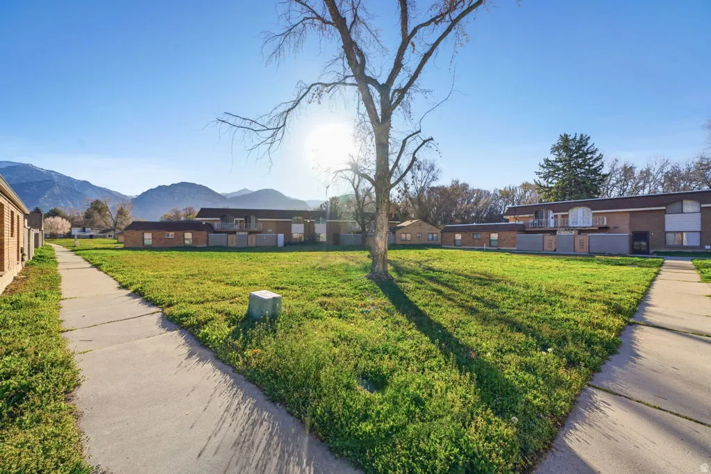 View of yard featuring a mountain view