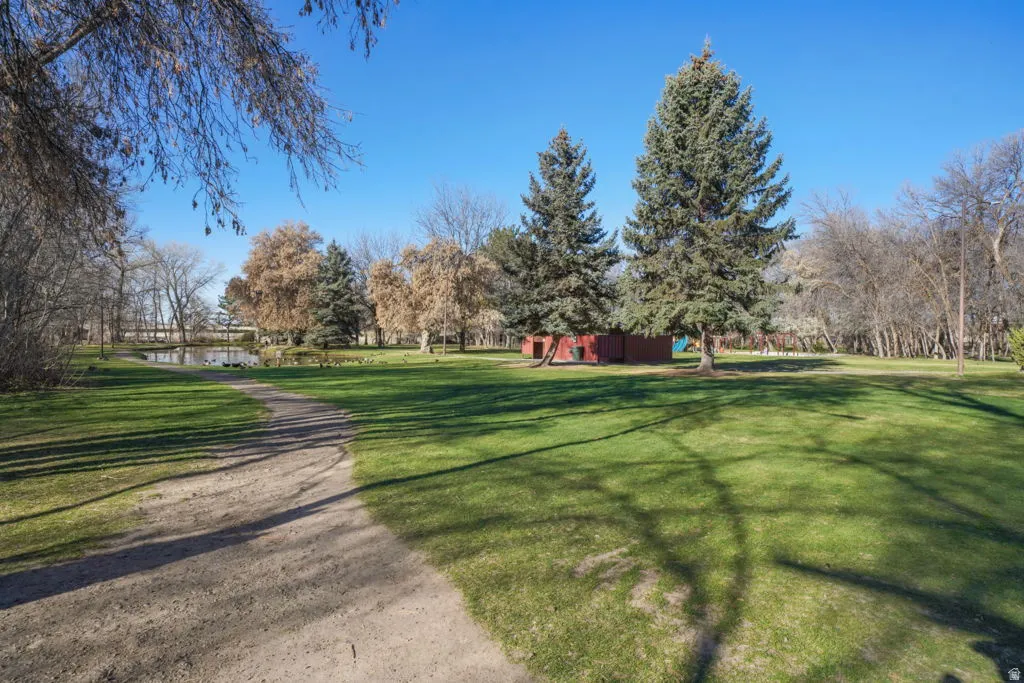 View of home's community